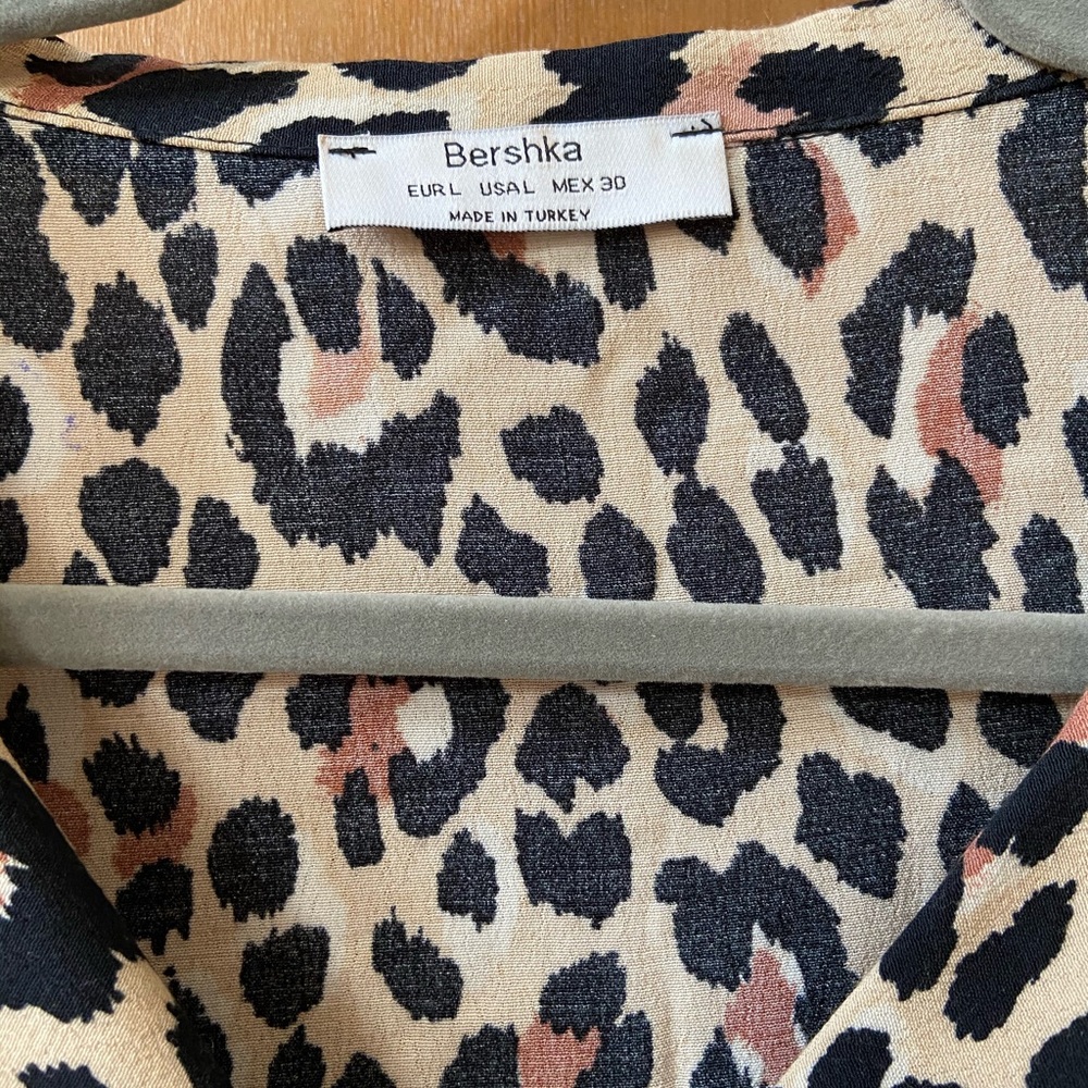 Leopard collars button down top - Picture 3 of 3